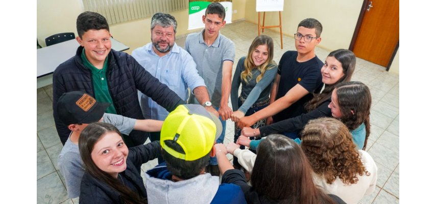 Jovens do LiderCoop debatem Projeto de Vida e Protagonismo Juvenil