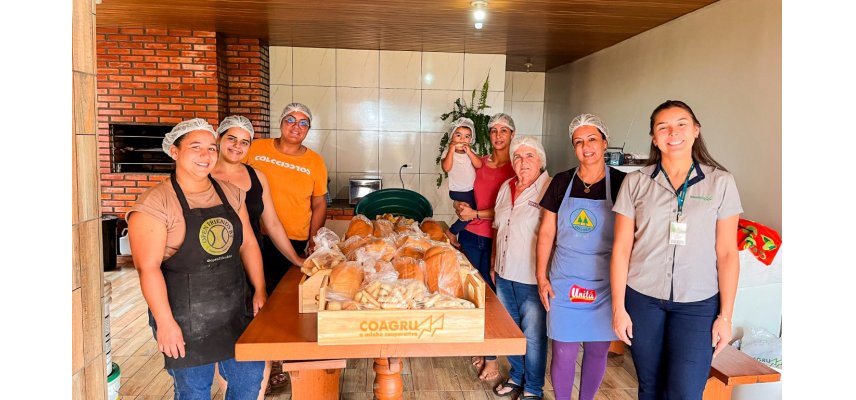 GFC Yolanda doa pães e bolachas ao Lar dos Velhinhos de Ubiratã