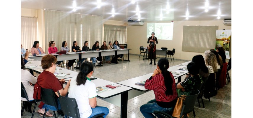 Coagru promove encontro do PDL Associadas com o tema Descomplicando a Economia