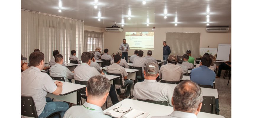 Reunião técnica com empresas parceiras atualiza informações sobre a cultura da soja