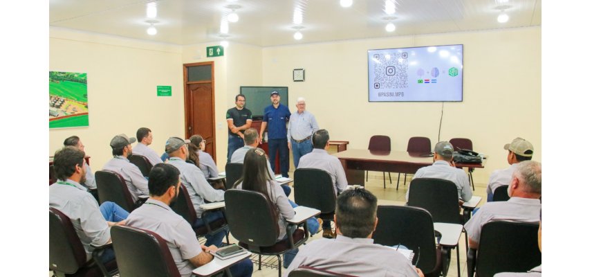 Atualização técnica sobre pragas do milho reúne profissionais na Coagru