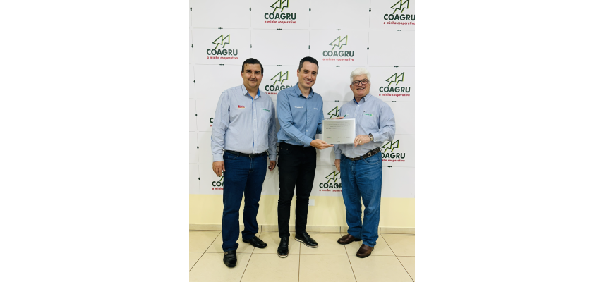 Coagru recebe homenagem do Bradesco pelos 50 anos de história