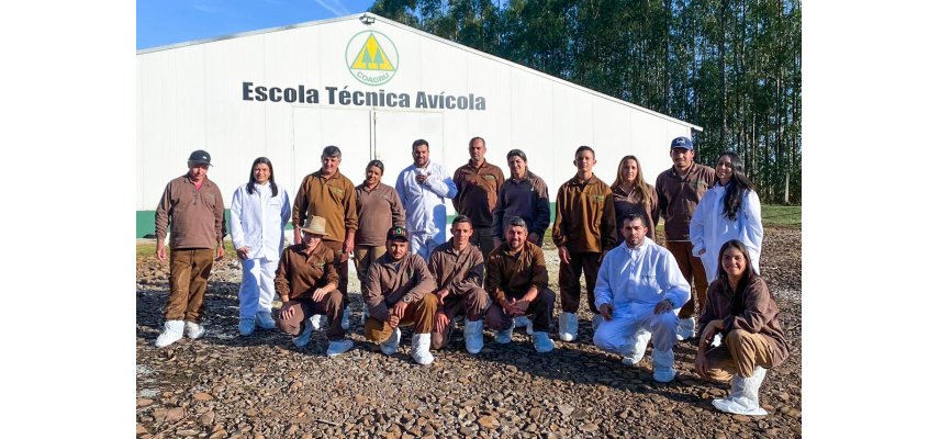 Escola Técnica Avícola: finalizada mais uma turma de reciclagem para avicultores e funcionários