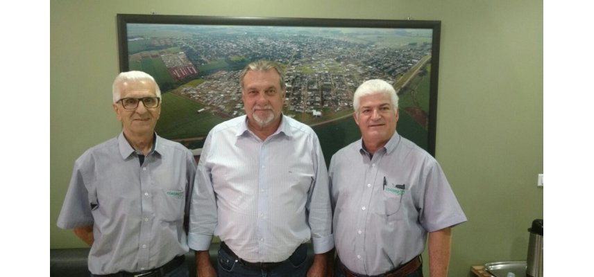 DIRETORES DA COAGRU VISITAM PREFEITO DE UBIRATÃ