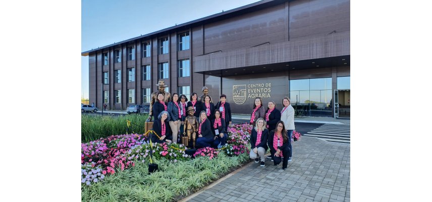 Lideranças Femininas da Coagru participam de Encontro Estadual do Cooperlíder
