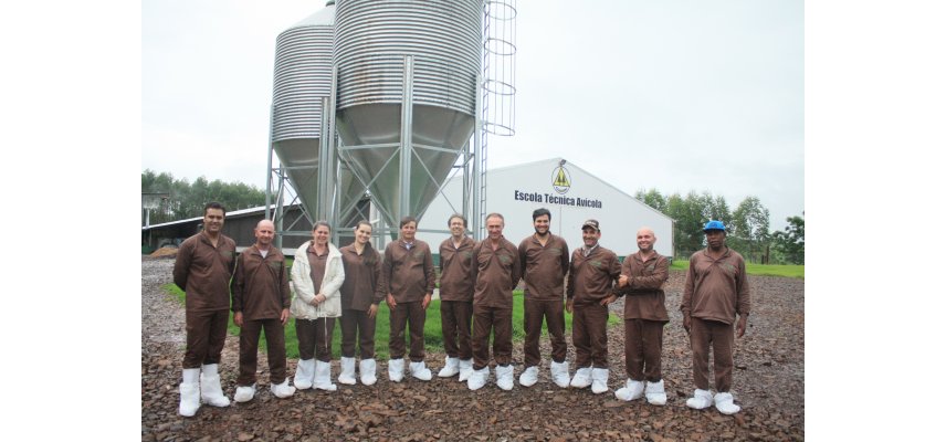 Associados avicultores participaram de treinamento