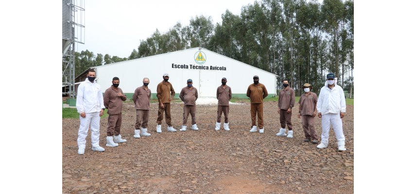 Escola Técnica Avícola da Coagru: difusão de conhecimento e tecnologia