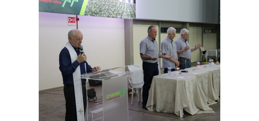 FUNCIONÁRIOS DA COAGRU EM CONFRATERNIZAÇÃO